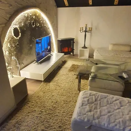 The Forest Gate Luxury Retreat Pale